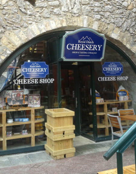 Gevel- en raambelettering voor Royal Dutch Cheesery